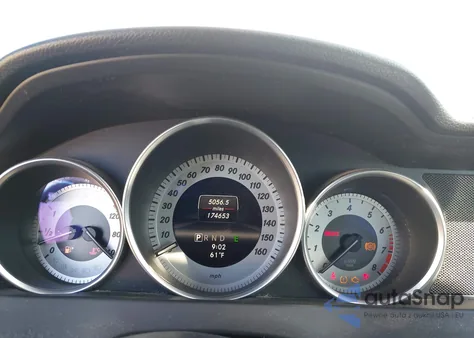 2013 Mercedes-Benz C 250 из США, поврежденный, VIN WDDGJ4HB8DF990266